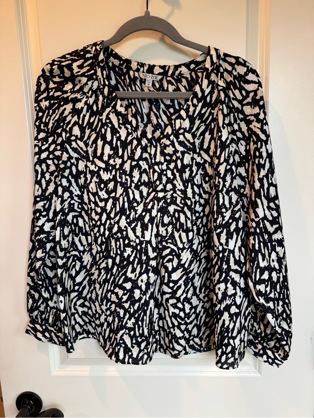 NIC+ZOE Black and White Abstract Print Blouse